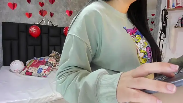 Snapshot of crystaldarliing chatting on 02-12-26, 01:17 crystaldarliing online show from 02-12-26, 01:17