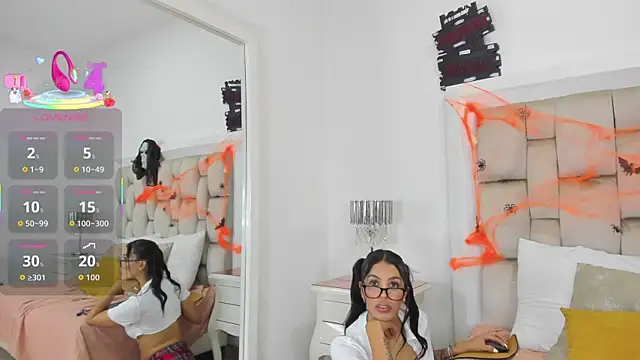 Snapshot of ValerieSoto chatting on 10-30-25, 07:36 ValerieSoto online show from 10-30-25, 07:36