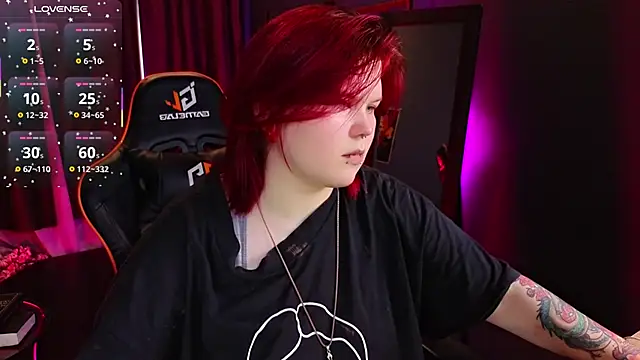 fillisfox  online show from 11-11-25, 03:45