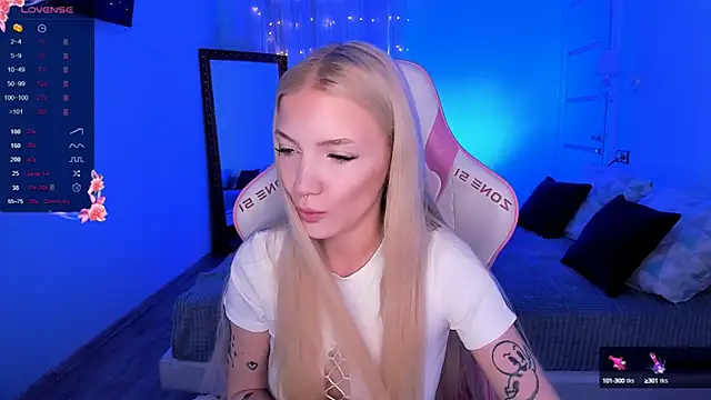 AnyaTaylor  online show from 10-03-25, 04:42