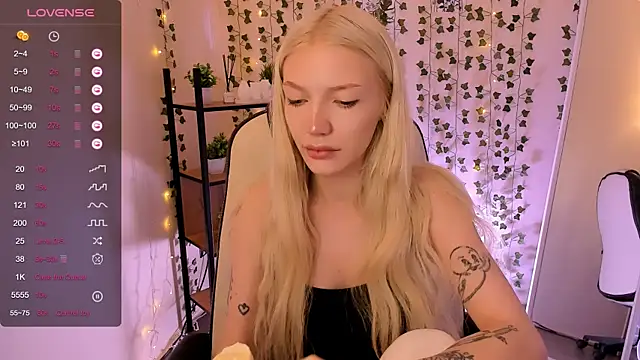 AnyaTaylor  online show from 06-22-26, 02:13
