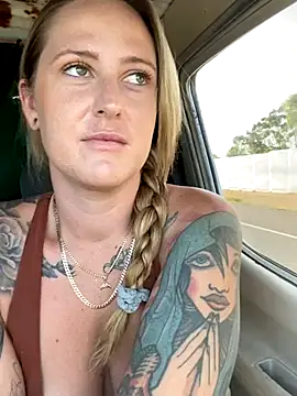 OdetteDelane online show from 10-17-25, 07:11