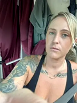 OdetteDelane online show from 12-18-25, 01:44