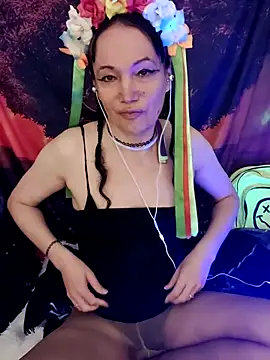 Snapshot of Tselka chatting on 10-10-25, 10:09 Tselka online show from 10-10-25, 10:09