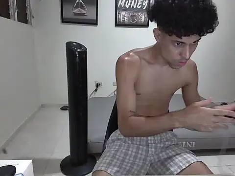 Snapshot of Dollarhot30 chatting on 09-29-25, 01:11 Dollarhot30 online show from 09-29-25, 01:11