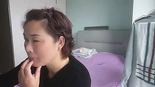 Snapshot of Eve-o chatting on 09-22-25, 01:40 Eve-o online show from 09-22-25, 01:40