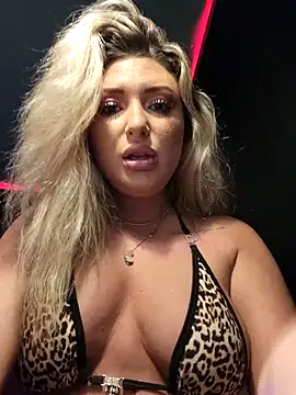 Snapshot of Blondie_Sasha chatting on 09-27-25, 07:08 Blondie Sasha online show from 09-27-25, 07:08