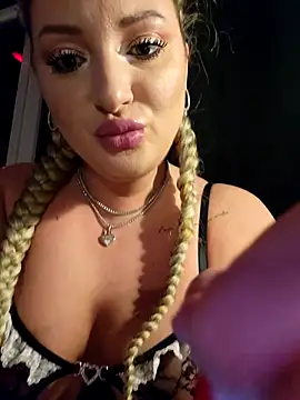 Snapshot of Blondie_Sasha chatting on 10-03-25, 06:16 Blondie Sasha online show from 10-03-25, 06:16