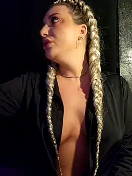 Snapshot of Blondie_Sasha chatting on 10-30-25, 07:03 Blondie Sasha online show from 10-30-25, 07:03