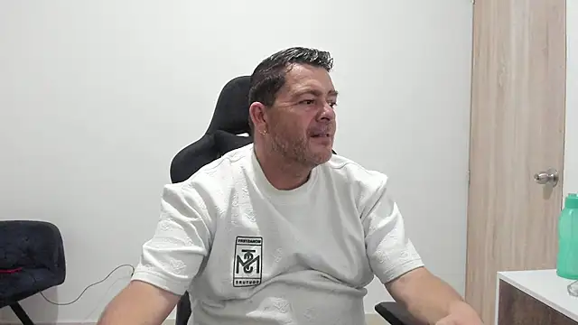 Snapshot of massimo_dannger chatting on 09-28-25, 10:31 massimo dannger online show from 09-28-25, 10:31