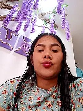 Snapshot of burbuja02 chatting on 10-03-25, 02:14 burbuja02 online show from 10-03-25, 02:14