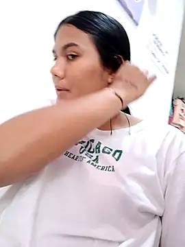 Snapshot of burbuja02 chatting on 11-05-25, 02:17 burbuja02 online show from 11-05-25, 02:17