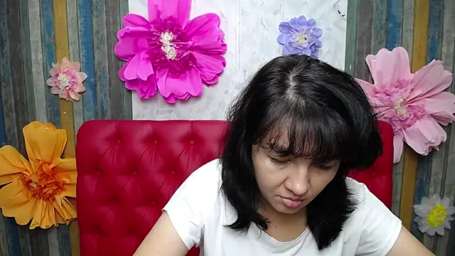 Snapshot of SelenaFly chatting on 09-09-25, 11:21 SelenaFly online show from 09-09-25, 11:21