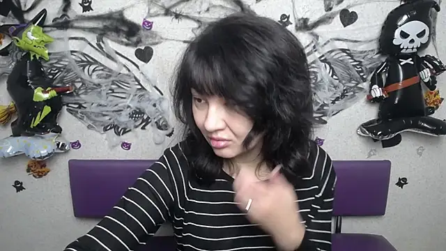 Snapshot of SelenaFly chatting on 10-24-25, 05:15 SelenaFly online show from 10-24-25, 05:15
