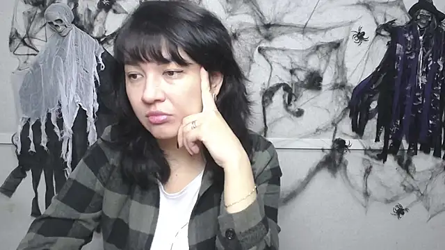 Snapshot of SelenaFly chatting on 10-27-25, 06:06 SelenaFly online show from 10-27-25, 06:06