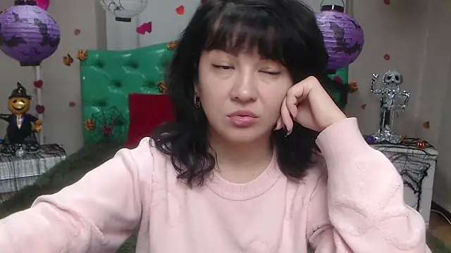 Snapshot of SelenaFly chatting on 10-28-25, 06:17 SelenaFly online show from 10-28-25, 06:17
