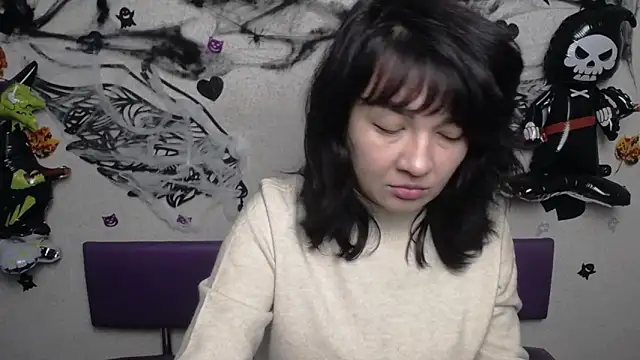 Snapshot of SelenaFly chatting on 10-29-25, 06:04 SelenaFly online show from 10-29-25, 06:04