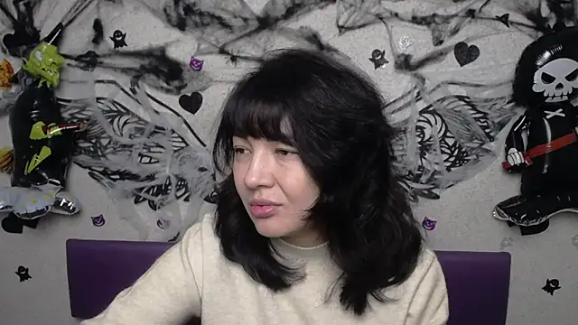 Snapshot of SelenaFly chatting on 10-31-25, 06:03 SelenaFly online show from 10-31-25, 06:03