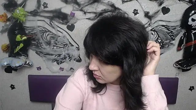Snapshot of SelenaFly chatting on 11-06-25, 06:03 SelenaFly online show from 11-06-25, 06:03