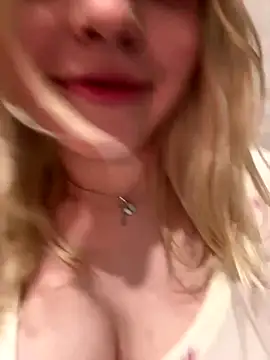 Snapshot of tamagocha chatting on 12-16-25, 09:31 tamagocha online show from 12-16-25, 09:31