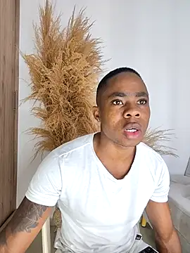 Snapshot of liambolt chatting on 10-21-25, 03:07 liambolt online show from 10-21-25, 03:07