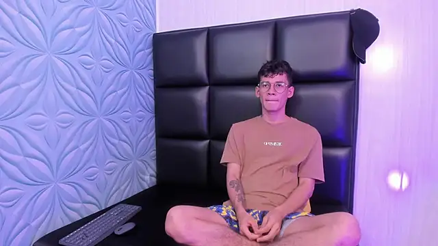 LittleMax23 online show from 10-02-25, 12:01