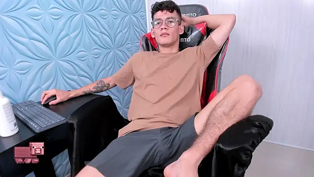 LittleMax23 online show from 10-22-25, 01:00