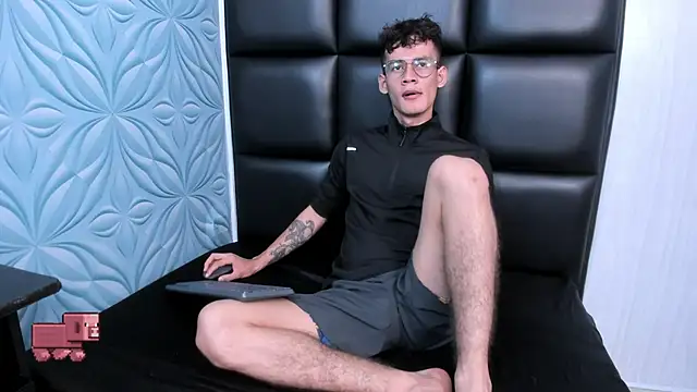 LittleMax23 online show from 10-24-25, 12:56