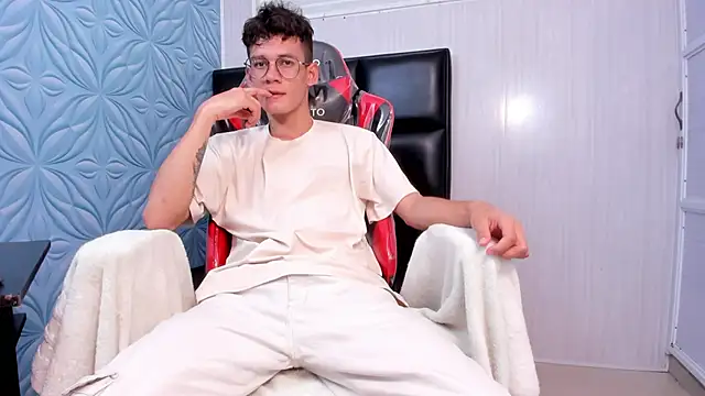 LittleMax23 online show from 11-01-25, 01:35