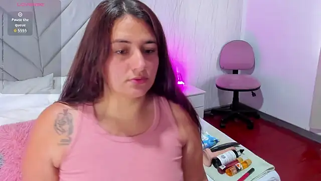 Victoria Guzman online show from 10-27-25, 04:11