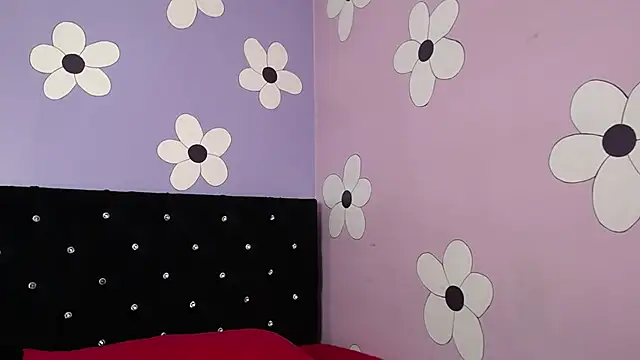 Snapshot of tiiny_emilly chatting on 02-20-26, 08:42 tiiny emilly online show from 02-20-26, 08:42