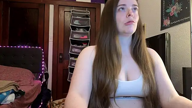 Snapshot of BrandyMyst chatting on 06-17-26, 02:36 BrandyMyst online show from 06-17-26, 02:36
