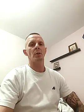 Snapshot of Luka83_ chatting on 10-19-25, 12:11 Luka83 online show from 10-19-25, 12:11
