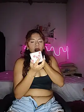 Snapshot of SoftLady_S33 chatting on 03-22-26, 12:47 SoftLady S33 online show from 03-22-26, 12:47