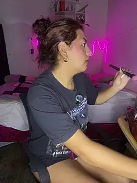 Snapshot of SoftLady_S33 chatting on 03-24-26, 01:38 SoftLady S33 online show from 03-24-26, 01:38