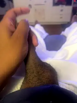 Snapshot of shaker75019paris chatting on 09-14-25, 02:27 shaker75019paris online show from 09-14-25, 02:27