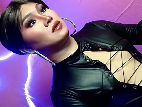 Snapshot of pretty_lassy chatting on 12-19-25, 05:53 pretty lassy online show from 12-19-25, 05:53