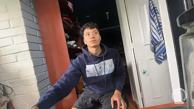 Snapshot of feeelipe2007 chatting on 03-20-26, 04:12 feeelipe2007 online show from 03-20-26, 04:12