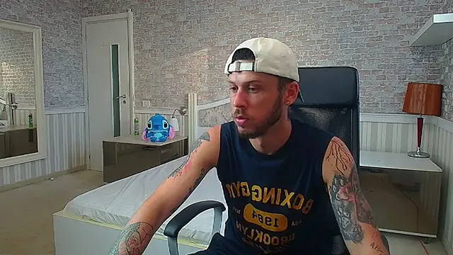 Snapshot of JonahShaw chatting on 07-16-26, 03:56 JonahShaw online show from 07-16-26, 03:56