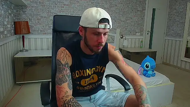 Snapshot of JonahShaw chatting on 07-22-26, 04:37 JonahShaw online show from 07-22-26, 04:37
