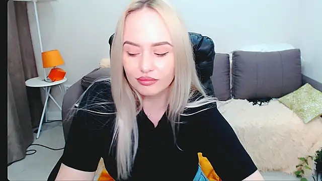 LiluMoon   online show from 04-03-26, 03:54