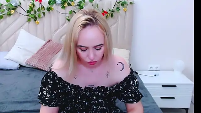 LiluMoon   online show from 04-07-26, 04:40