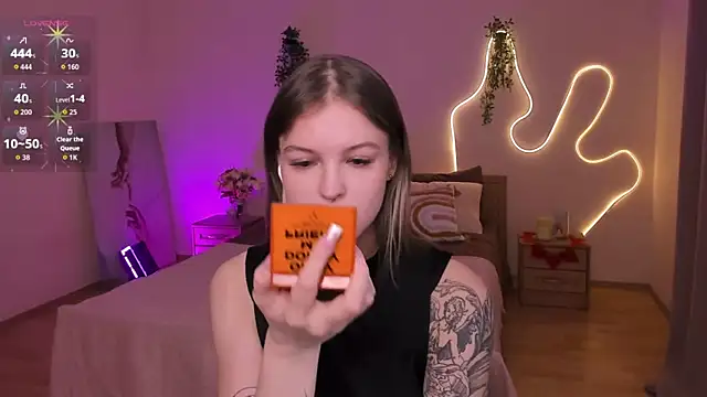 Lisa Blossom online show from 05-06-26, 06:08