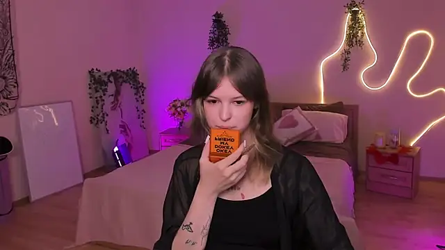 Lisa Blossom online show from 06-25-26, 06:07