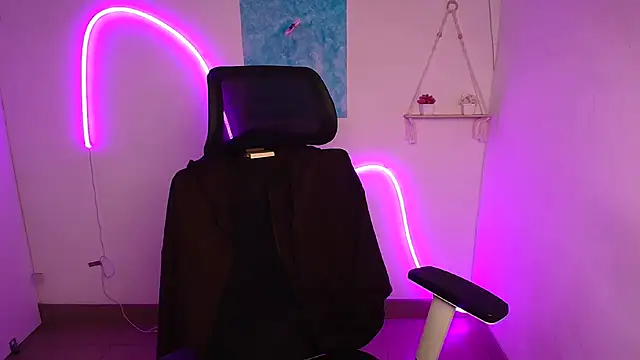 Aurora White online show from 10-27-25, 12:20