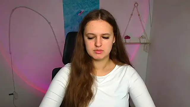 Aurora White online show from 10-28-25, 06:28