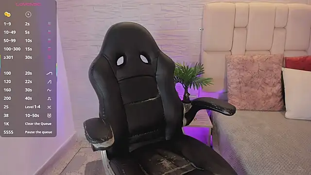 Mollycb online show from 09-19-25, 03:52