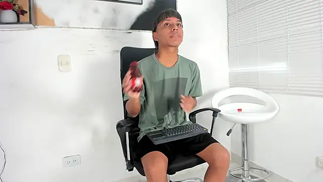 tyler twink boy online show from 09-27-25, 01:05