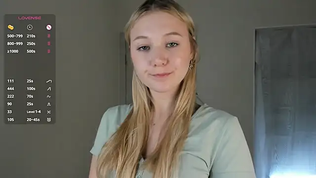 Snapshot of ArianeAumich chatting on 09-19-25, 01:56 ArianeAumich online show from 09-19-25, 01:56