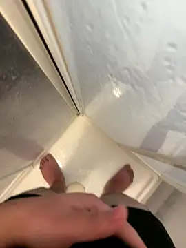 Snapshot of LicitInvader chatting on 11-10-25, 06:29 LicitInvader online show from 11-10-25, 06:29